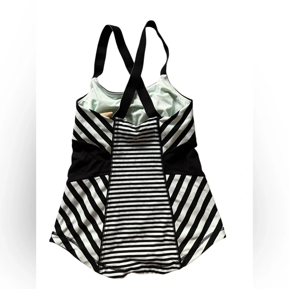 Lululemon Striped Work It Out Tank Women's 4 mint and black‎ Bra Built In Yoga✅